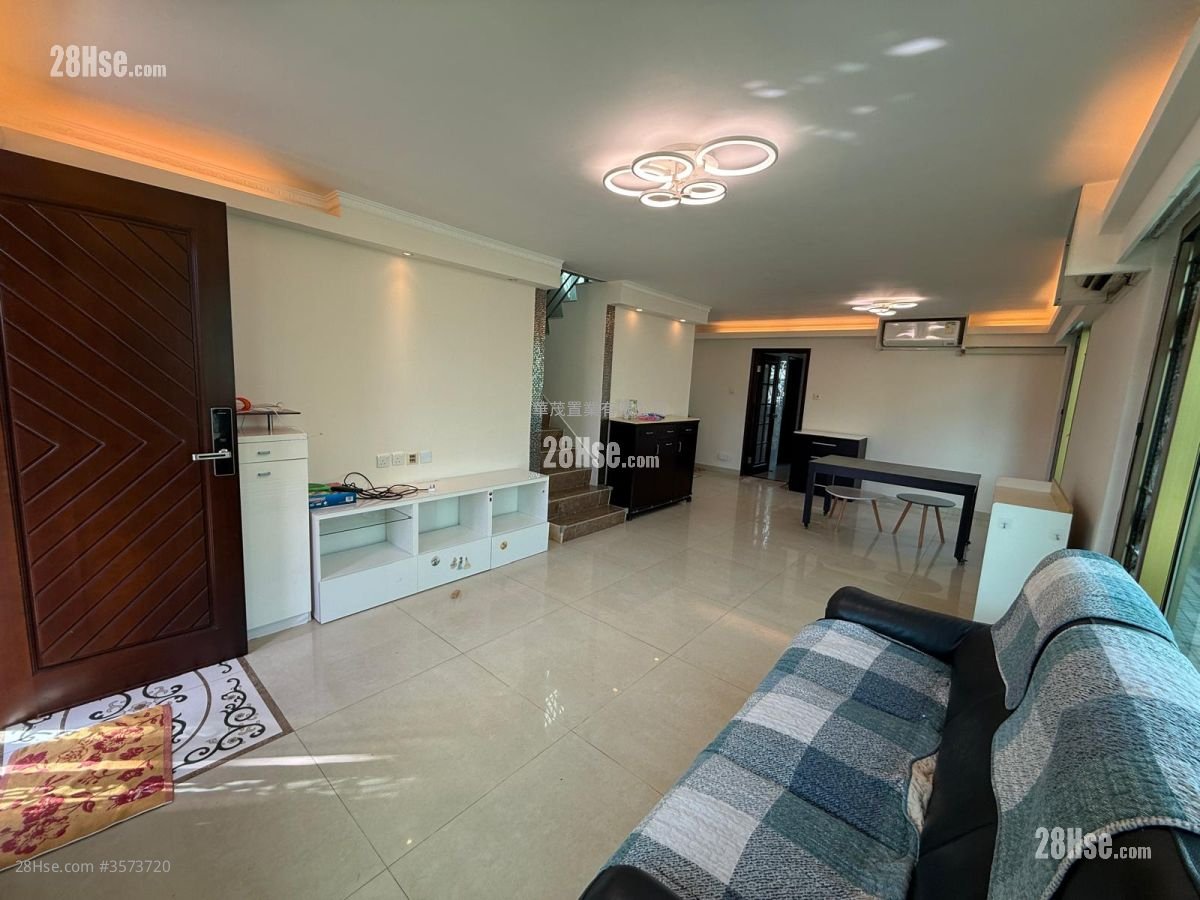 Village Rental 4 Bedrooms , 3 Bathrooms 1,260 ft² ( 117.1 m² )