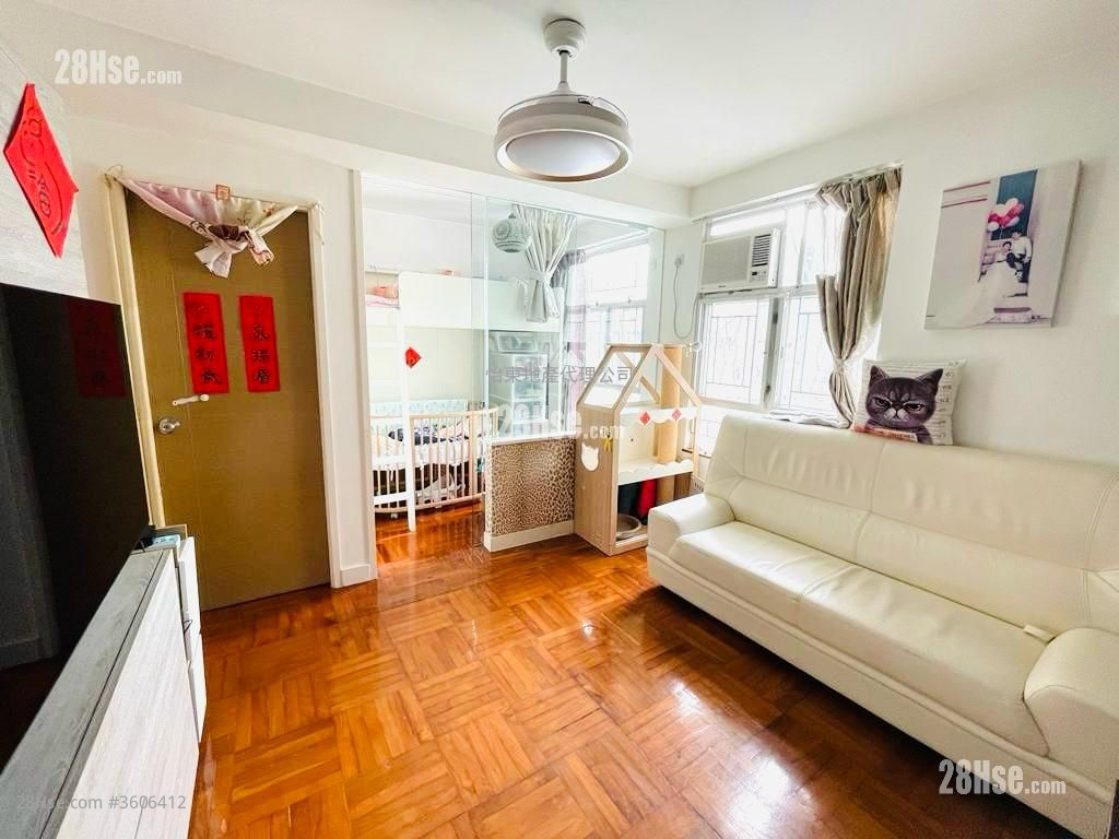Hoi Cheung Building Sell 2 Bedrooms , 1 Bathroom 404 ft² ( 37.5 m² )