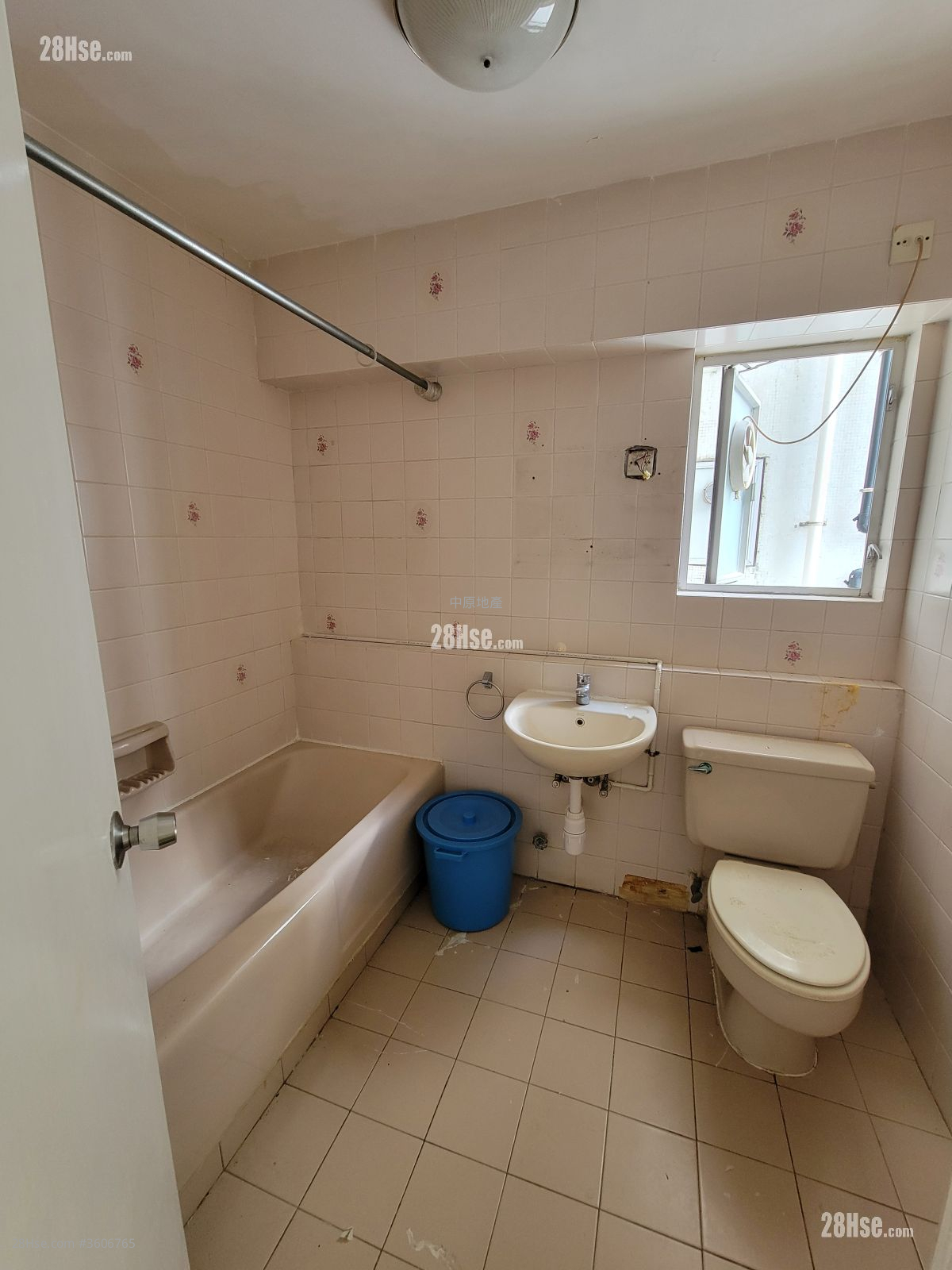Taikoo Shing Sell 3 Bedrooms , 2 Bathrooms 922 ft² ( 85.7 m² ) Taikoo Shing Sell 3 Bedrooms , 2 Bathrooms 922 ft² ( 85.7 m² )