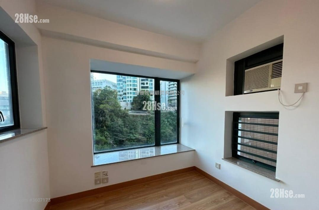 Brilliant Court Sell 2 Bedrooms , 1 Bathroom 385 ft² ( 35.8 m² ) Brilliant Court Sell 2 Bedrooms , 1 Bathroom 385 ft² ( 35.8 m² )
