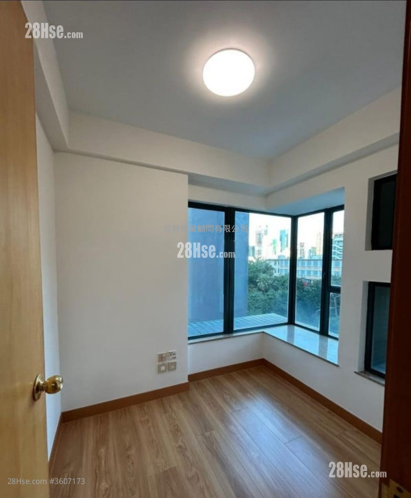 Brilliant Court Sell 2 Bedrooms , 1 Bathroom 385 ft² ( 35.8 m² ) Brilliant Court Sell 2 Bedrooms , 1 Bathroom 385 ft² ( 35.8 m² )