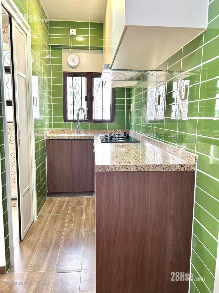 Kam Wah Building Sell 2 Bedrooms , 1 Bathroom 314 ft² ( 29.2 m² )