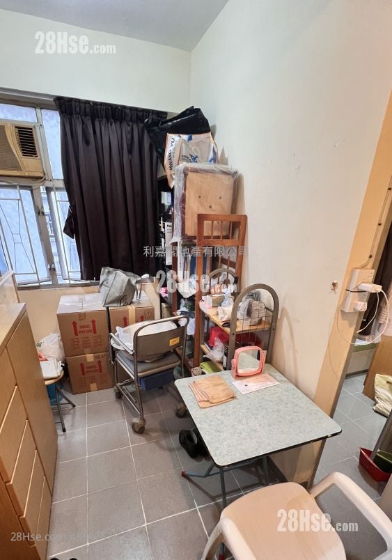 On Lai Building Sell 2 Bedrooms 249 ft² ( 23.1 m² )