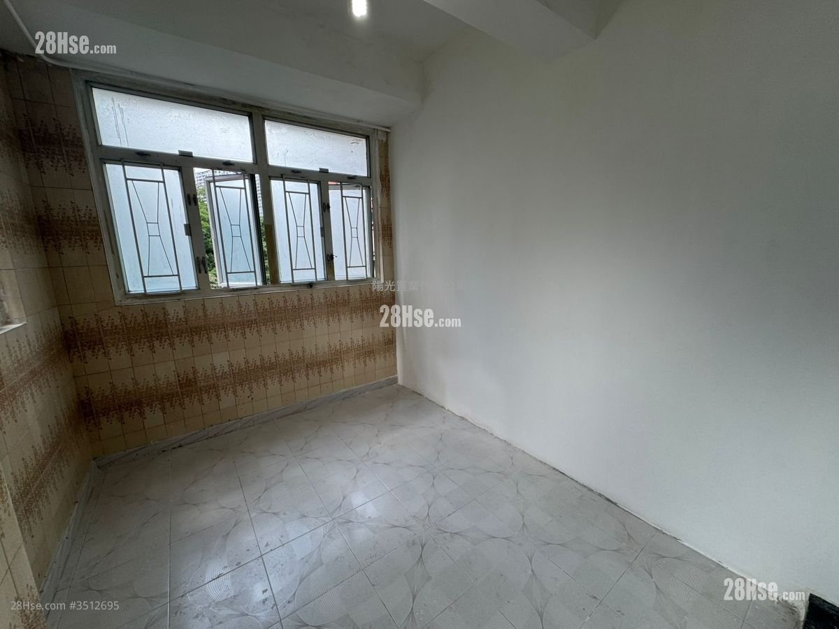 Shing On Building Rental 2 Bedrooms , 1 Bathroom 320 ft² ( 29.7 m² )
