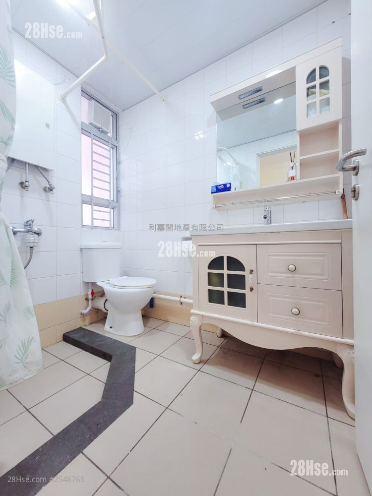 Ping Yan Court Sell 2 Bedrooms , 1 Bathroom 447 ft² ( 41.5 m² ) Ping Yan Court Sell 2 Bedrooms , 1 Bathroom 447 ft² ( 41.5 m² )
