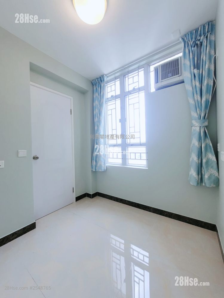 Ping Yan Court Sell 2 Bedrooms , 1 Bathroom 447 ft² ( 41.5 m² ) Ping Yan Court Sell 2 Bedrooms , 1 Bathroom 447 ft² ( 41.5 m² )