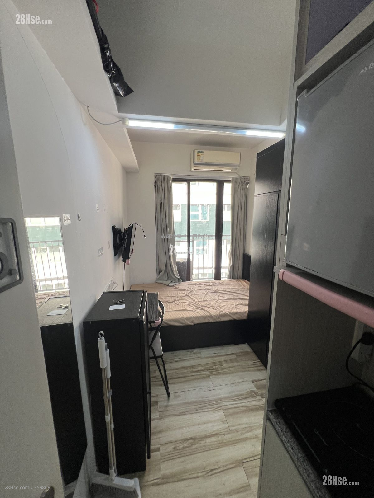 Fleming Mansion Rental Studio , 1 Bathroom 150 ft² ( 13.9 m² )