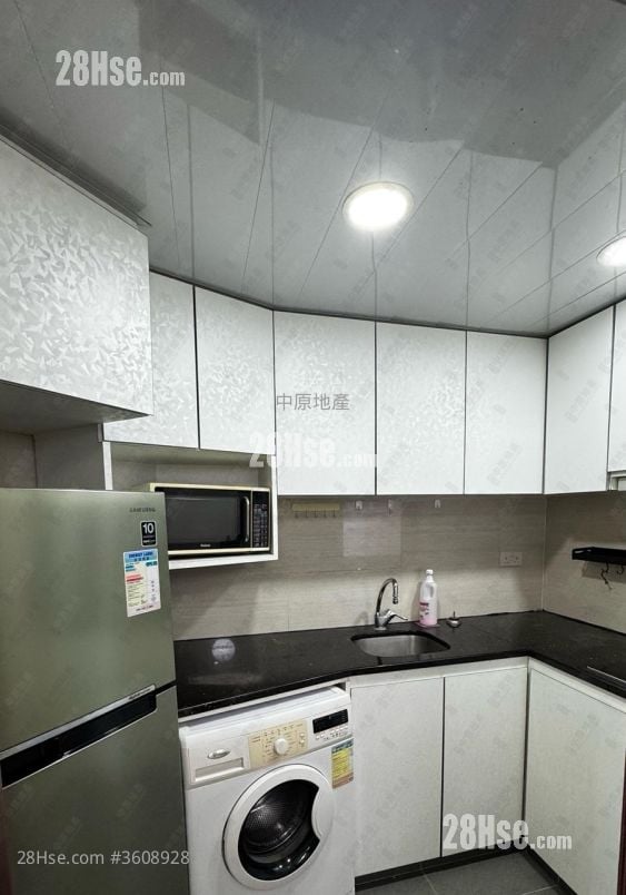 Kingswood Villas Sell 2 Bedrooms , 1 Bathroom 442 ft² ( 41.1 m² )