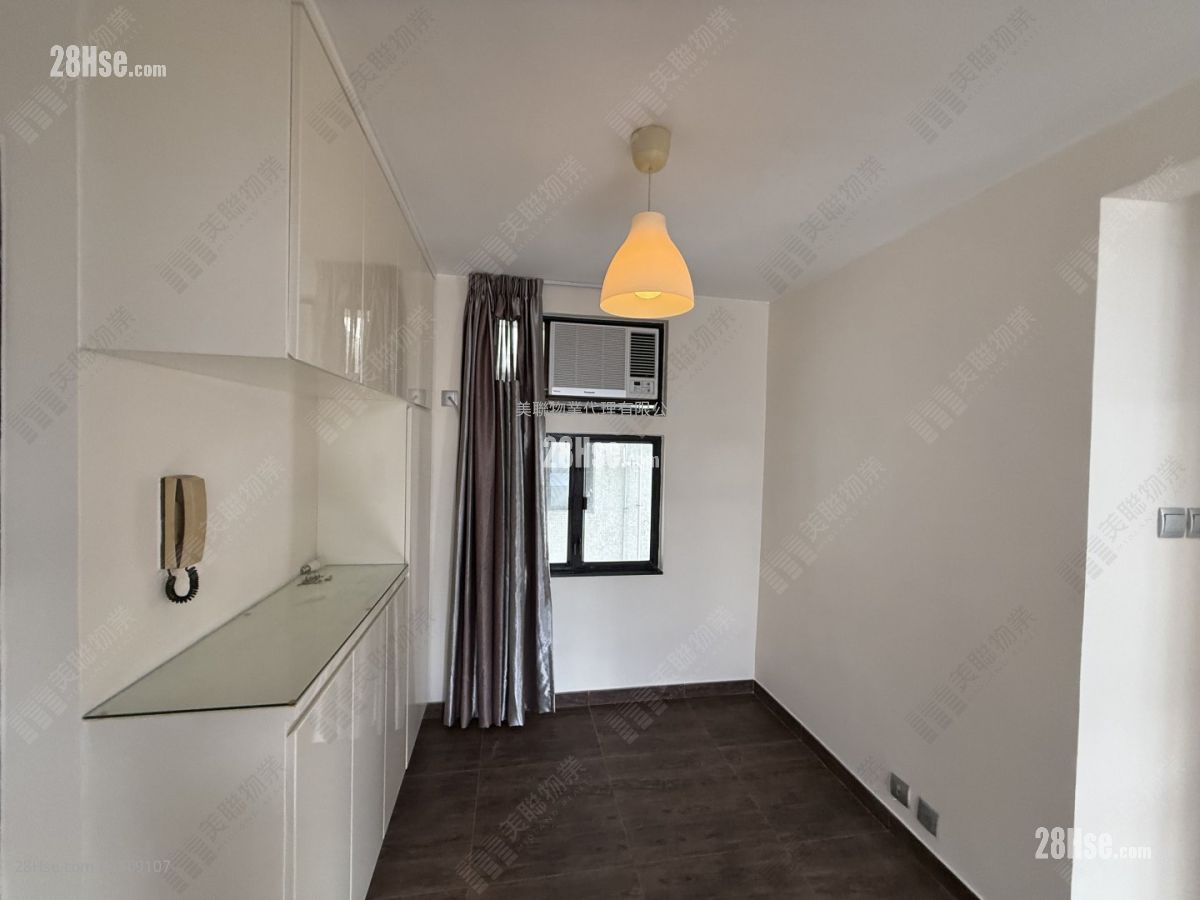 Heng Fa Chuen Sell 2 Bedrooms , 1 Bathroom 499 ft² ( 46.4 m² ) Heng Fa Chuen Sell 2 Bedrooms , 1 Bathroom 499 ft² ( 46.4 m² )