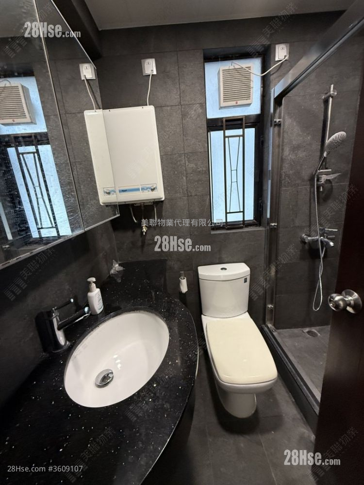 Heng Fa Chuen Sell 2 Bedrooms , 1 Bathroom 499 ft² ( 46.4 m² ) Heng Fa Chuen Sell 2 Bedrooms , 1 Bathroom 499 ft² ( 46.4 m² )