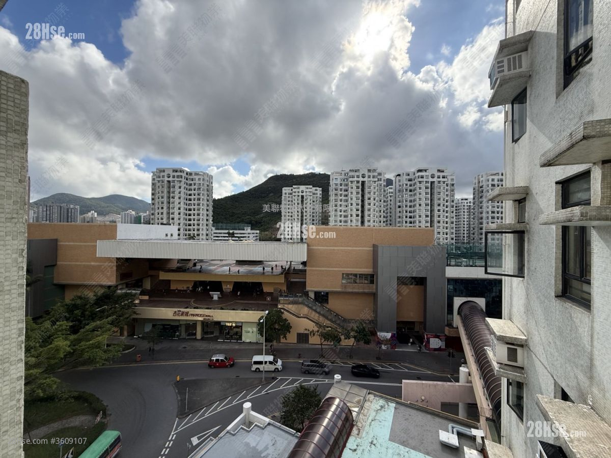 Heng Fa Chuen Sell 2 Bedrooms , 1 Bathroom 499 ft² ( 46.4 m² ) Heng Fa Chuen Sell 2 Bedrooms , 1 Bathroom 499 ft² ( 46.4 m² )