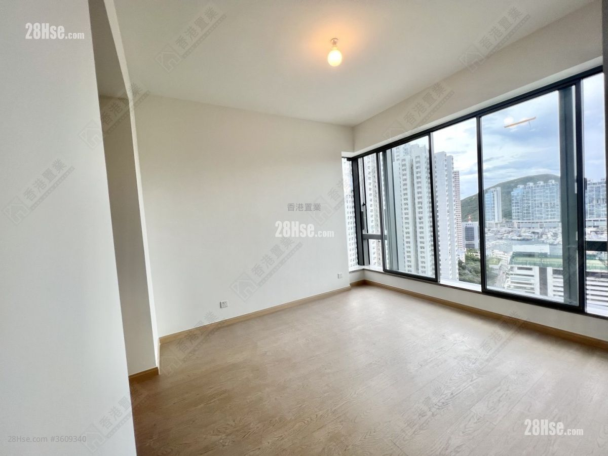 The Southside Rental 4 Bedrooms , 2 Bathrooms 1,299 ft² ( 120.7 m² ) The Southside Rental 4 Bedrooms , 2 Bathrooms 1,299 ft² ( 120.7 m² )