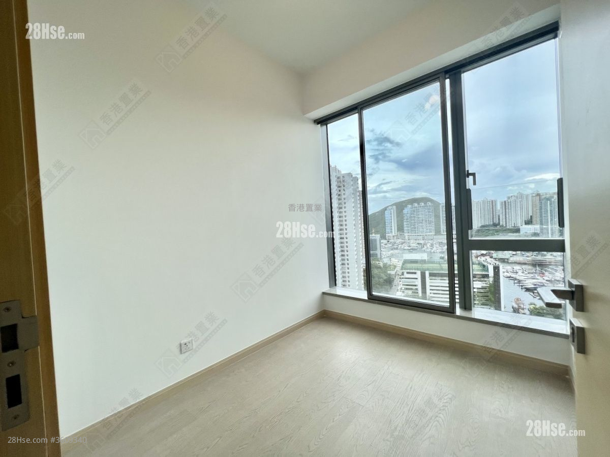 The Southside Rental 4 Bedrooms , 2 Bathrooms 1,299 ft² ( 120.7 m² ) The Southside Rental 4 Bedrooms , 2 Bathrooms 1,299 ft² ( 120.7 m² )