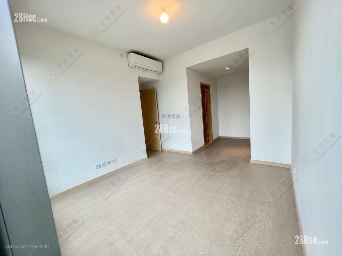 The Southside Rental 4 Bedrooms , 2 Bathrooms 1,299 ft² ( 120.7 m² ) The Southside Rental 4 Bedrooms , 2 Bathrooms 1,299 ft² ( 120.7 m² )
