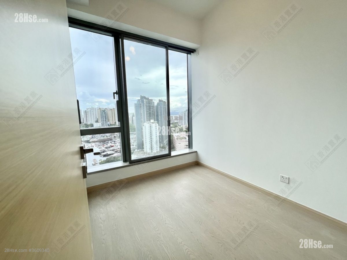 The Southside Rental 4 Bedrooms , 2 Bathrooms 1,299 ft² ( 120.7 m² ) The Southside Rental 4 Bedrooms , 2 Bathrooms 1,299 ft² ( 120.7 m² )