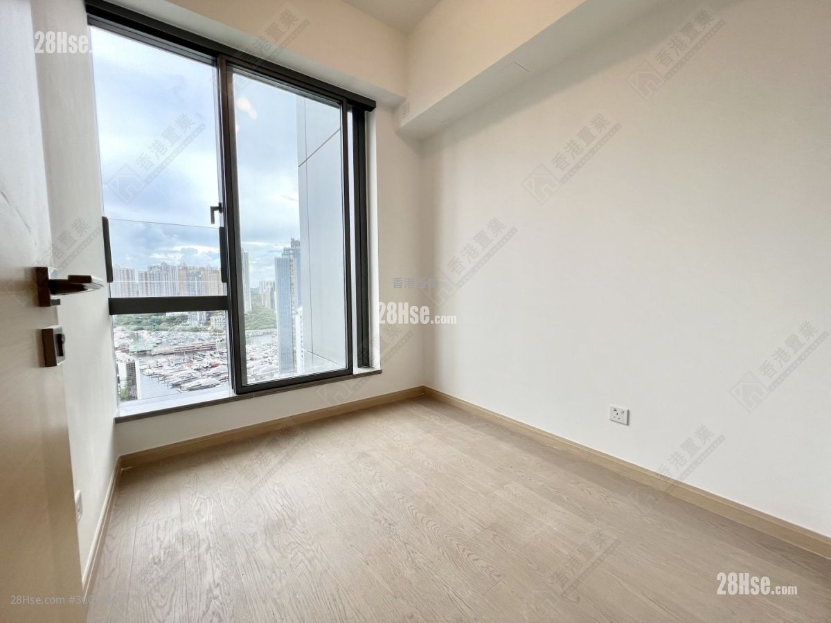The Southside Rental 4 Bedrooms , 2 Bathrooms 1,299 ft² ( 120.7 m² ) The Southside Rental 4 Bedrooms , 2 Bathrooms 1,299 ft² ( 120.7 m² )
