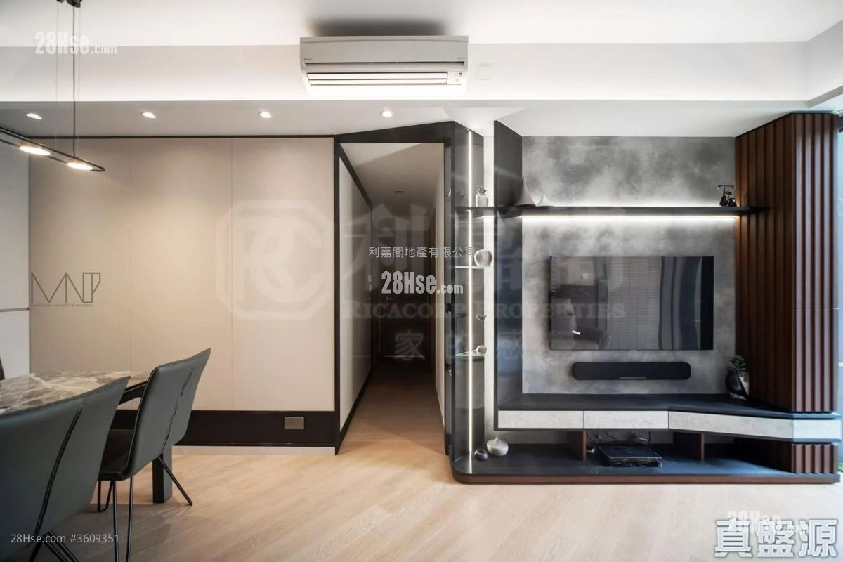 The Wings Rental 3 Bedrooms 788 ft² ( 73.2 m² ) The Wings Rental 3 Bedrooms 788 ft² ( 73.2 m² )