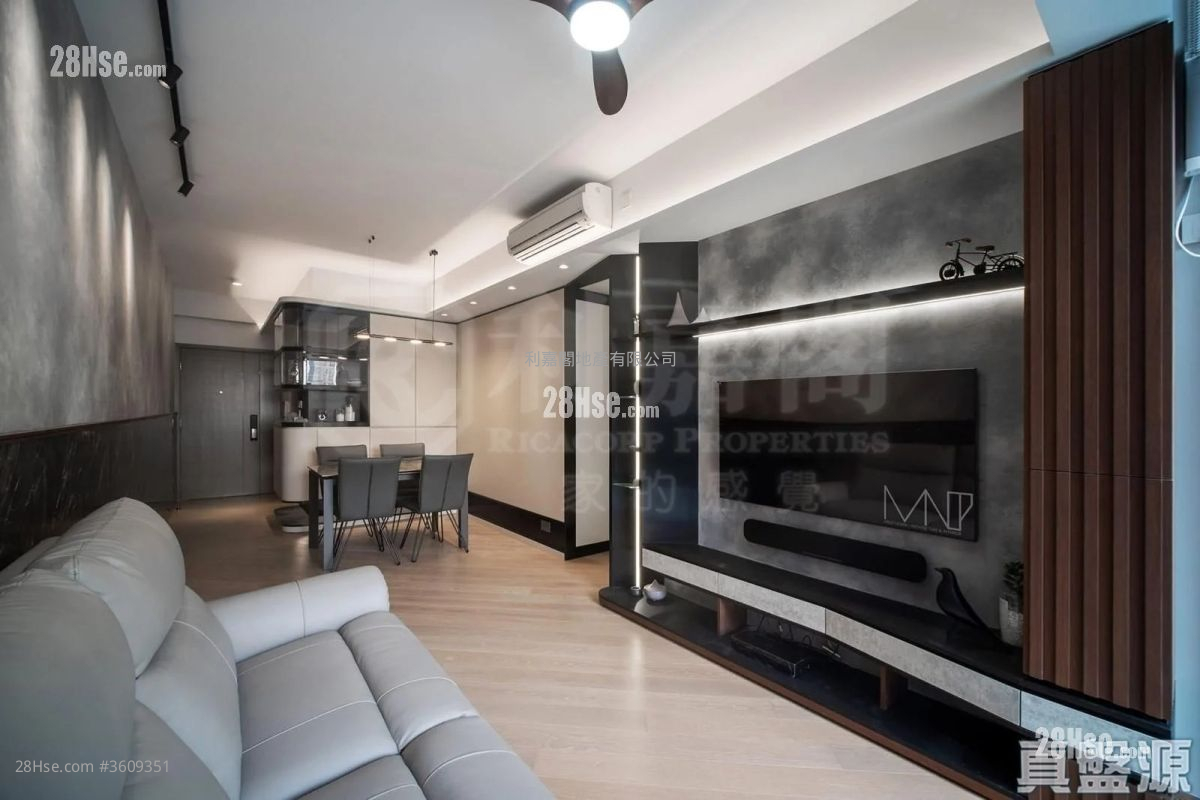The Wings Rental 3 Bedrooms 788 ft² ( 73.2 m² ) The Wings Rental 3 Bedrooms 788 ft² ( 73.2 m² )