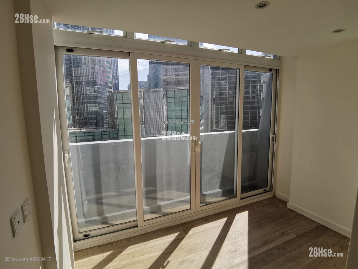 Friends\' House Sell 2 Bedrooms , 1 Bathroom 570 ft² ( 53.0 m² )