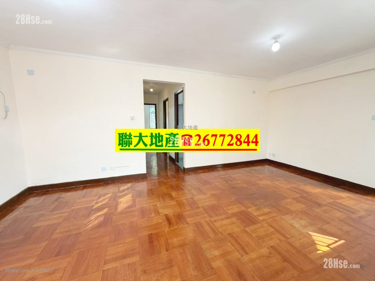 Village Rental 3 Bedrooms , 1 Bathroom 630 ft² ( 58.5 m² ) Village Rental 3 Bedrooms , 1 Bathroom 630 ft² ( 58.5 m² )