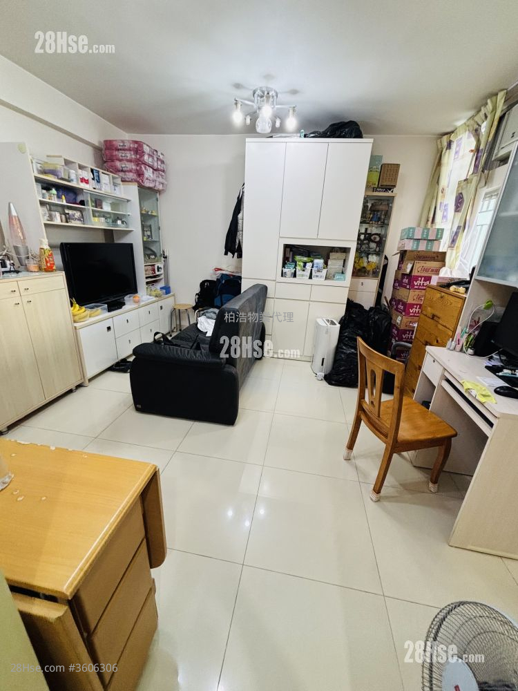 Po Hei Court Sell 2 Bedrooms , 1 Bathroom 451 ft² ( 41.9 m² )
