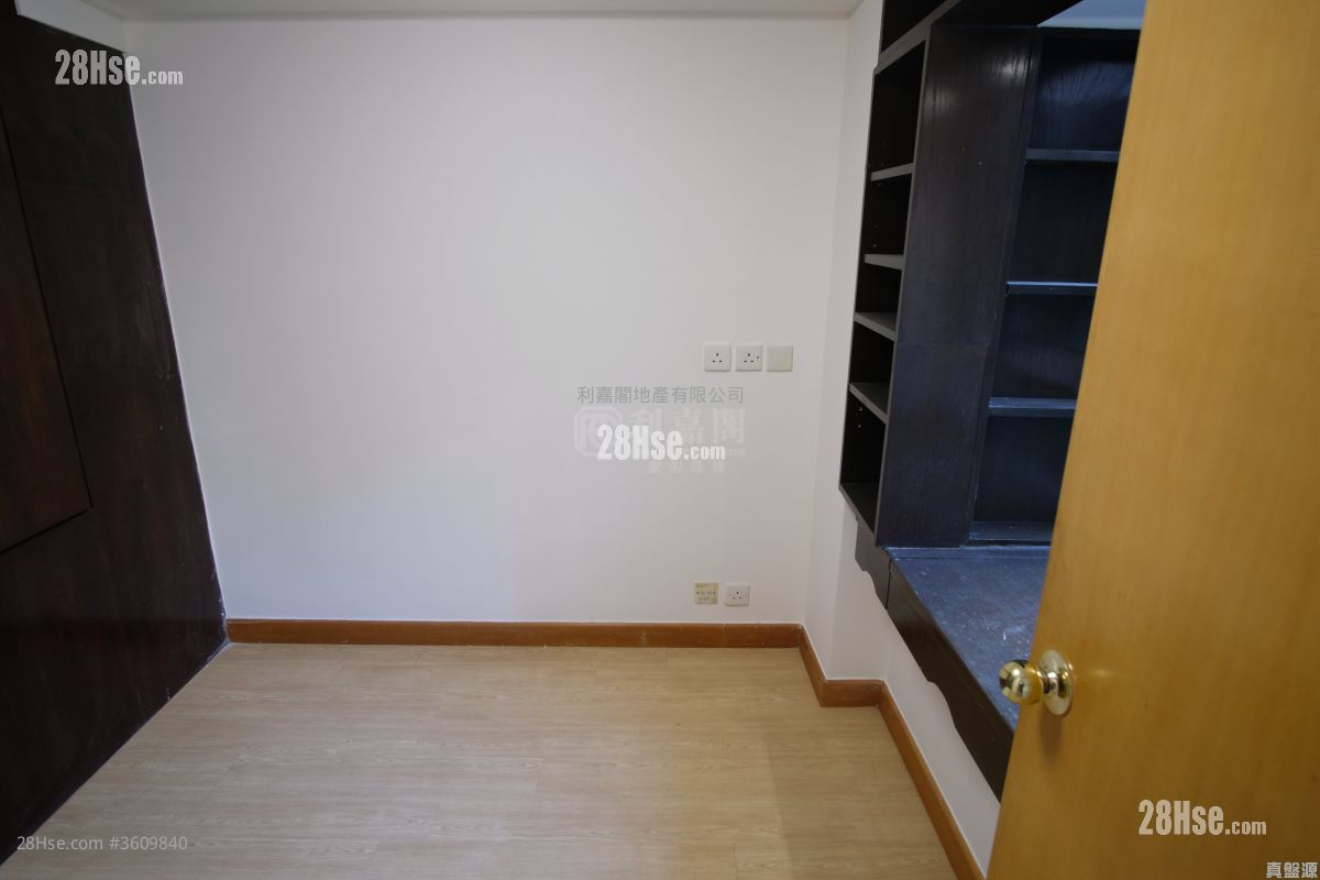 Millennium Court Sell 3 Bedrooms 509 ft² ( 47.3 m² ) Millennium Court Sell 3 Bedrooms 509 ft² ( 47.3 m² )