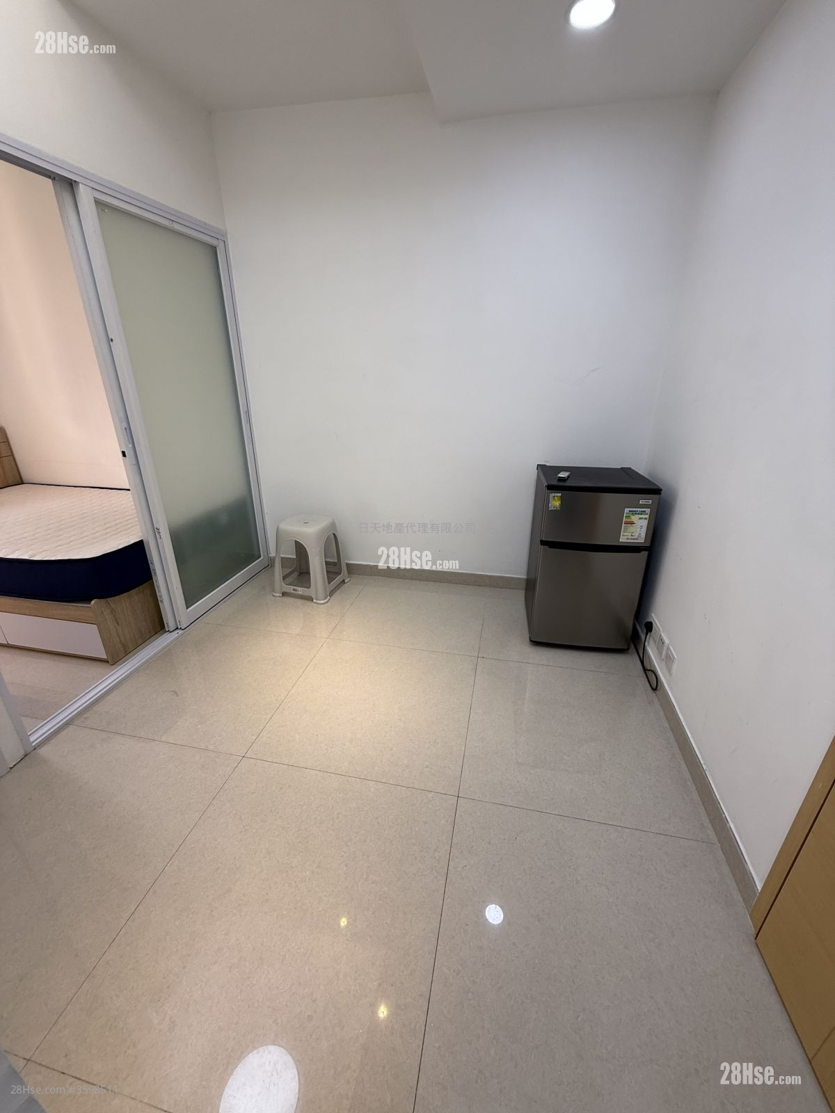 Overseas Court Rental 2 Bedrooms , 1 Bathroom 280 ft² ( 26.0 m² )