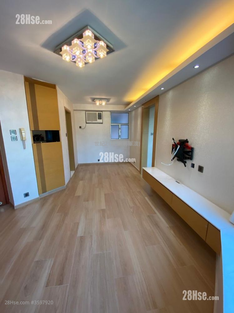 The Pinnacle Rental 2 Bedrooms , 2 Bathrooms 591 ft² ( 54.9 m² )