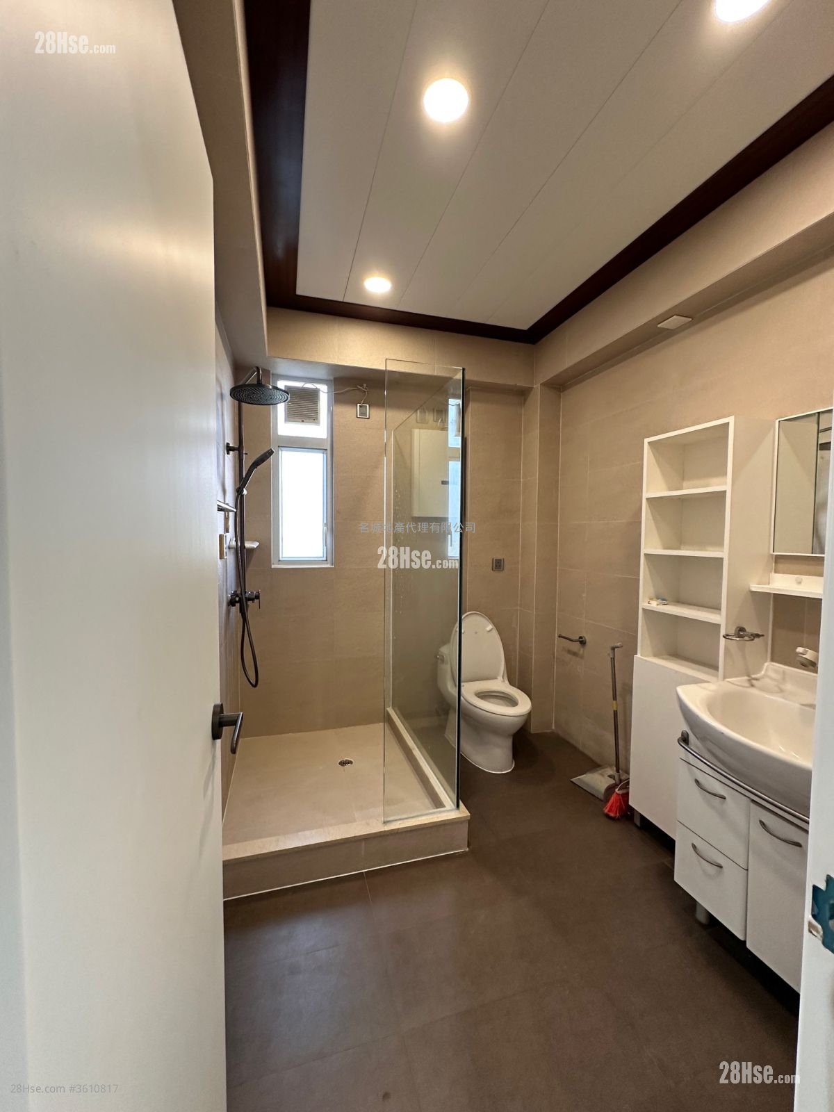 乐林园 租盘 3 房 , 2 浴室 1,058 平方尺 ( 98.3 平方米 ) 乐林园 租盘 3 房 , 2 浴室 1,058 平方尺 ( 98.3 平方米 )