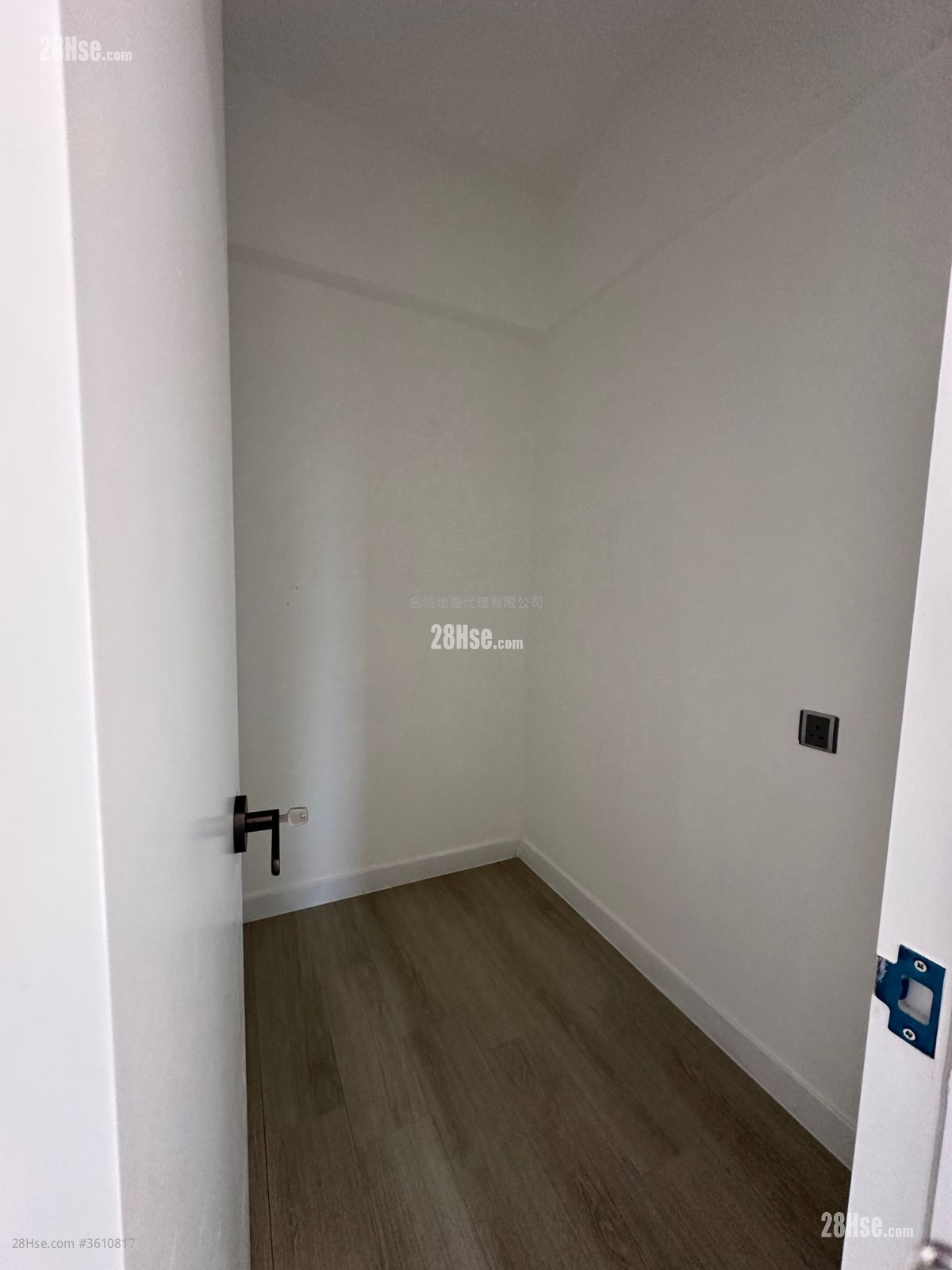 乐林园 租盘 3 房 , 2 浴室 1,058 平方尺 ( 98.3 平方米 ) 乐林园 租盘 3 房 , 2 浴室 1,058 平方尺 ( 98.3 平方米 )