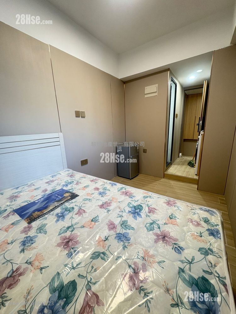 92 Kimberley Road Rental Studio , 1 Bathroom 150 ft² ( 13.9 m² )