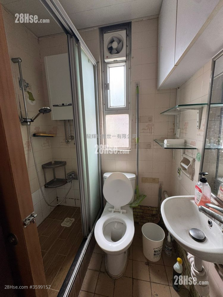Shun Fai Building Rental Studio , 1 Bathroom 274 ft² ( 25.5 m² ) Shun Fai Building Rental Studio , 1 Bathroom 274 ft² ( 25.5 m² )