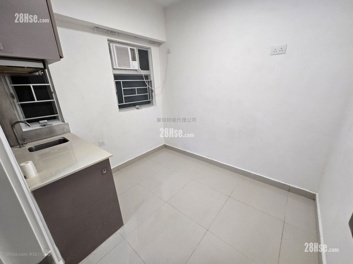 Cheung Hing Building Sell 3 Bedrooms , 3 Bathrooms 408 ft² ( 37.9 m² )
