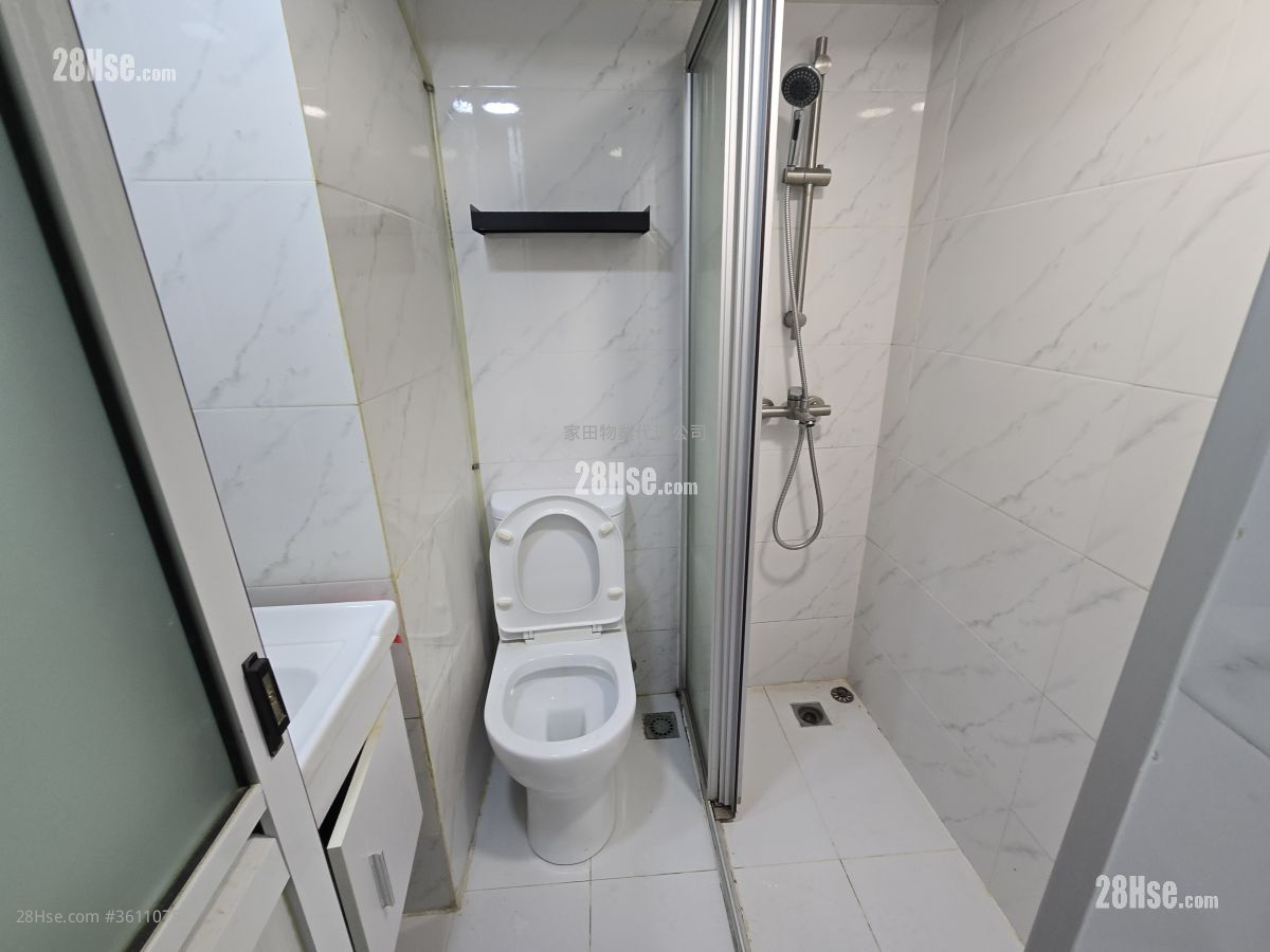 Cheung Hing Building Sell 3 Bedrooms , 3 Bathrooms 408 ft² ( 37.9 m² ) Cheung Hing Building Sell 3 Bedrooms , 3 Bathrooms 408 ft² ( 37.9 m² )