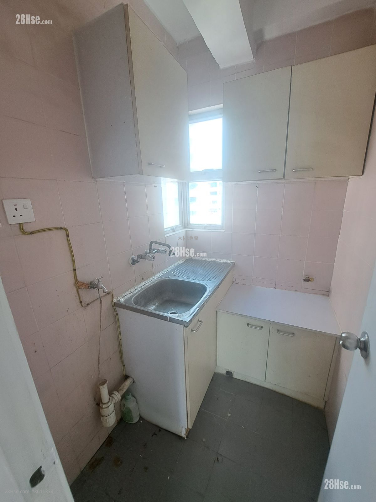 Cheong Fat Mansion Sell 2 Bedrooms , 1 Bathroom 325 ft² ( 30.2 m² ) Cheong Fat Mansion Sell 2 Bedrooms , 1 Bathroom 325 ft² ( 30.2 m² )