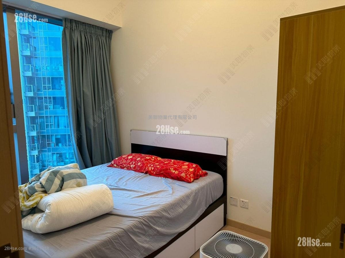 Grand Central Sell 1 Bedroom , 1 Bathroom 452 ft² ( 42.0 m² ) Grand Central Sell 1 Bedroom , 1 Bathroom 452 ft² ( 42.0 m² )