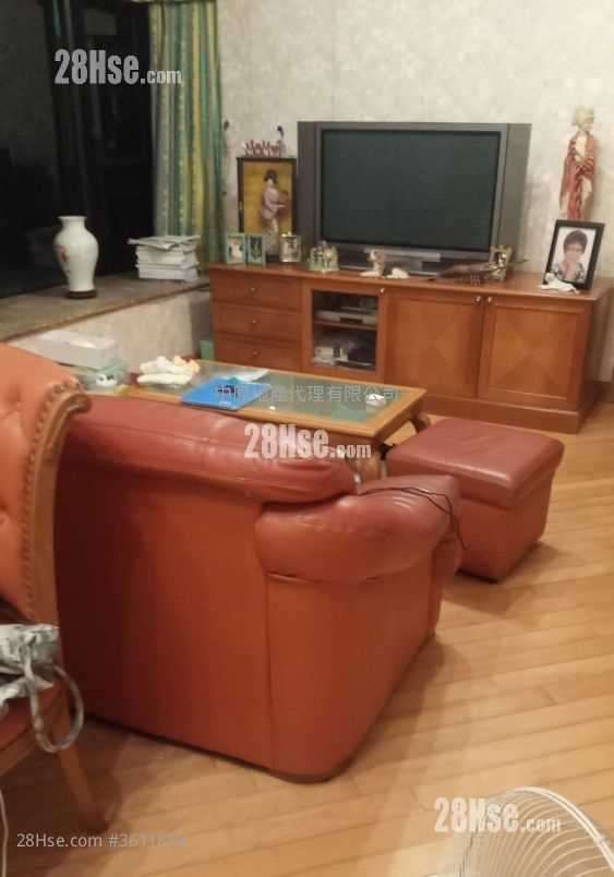 晓峰园 租盘 3 房 , 2 浴室 820 平方尺 ( 76.2 平方米 ) 晓峰园 租盘 3 房 , 2 浴室 820 平方尺 ( 76.2 平方米 )