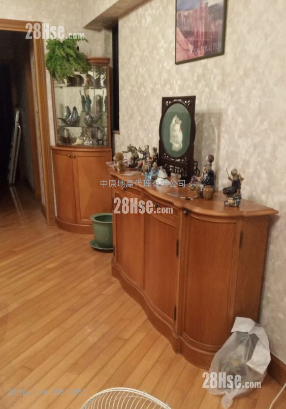 晓峰园 租盘 3 房 , 2 浴室 820 平方尺 ( 76.2 平方米 ) 晓峰园 租盘 3 房 , 2 浴室 820 平方尺 ( 76.2 平方米 )