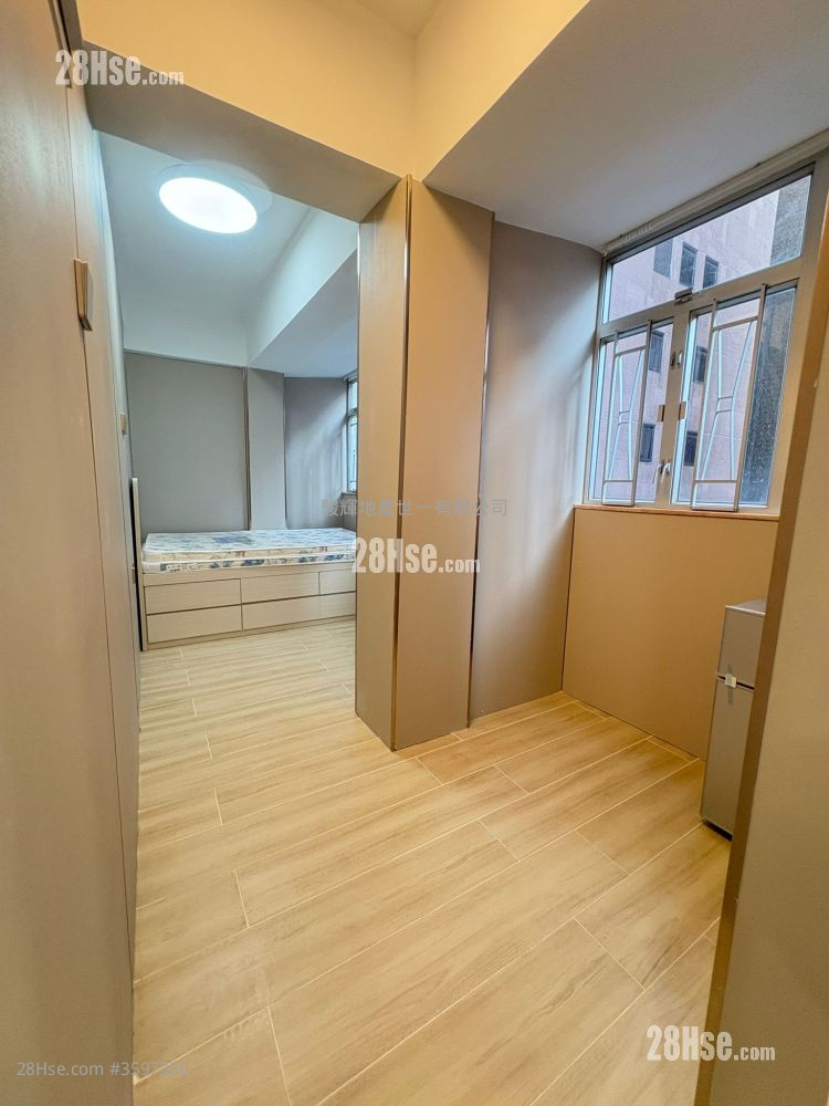 金巴利道92号 租盘 1 房 , 1 浴室 180 平方尺 ( 16.7 平方米 )