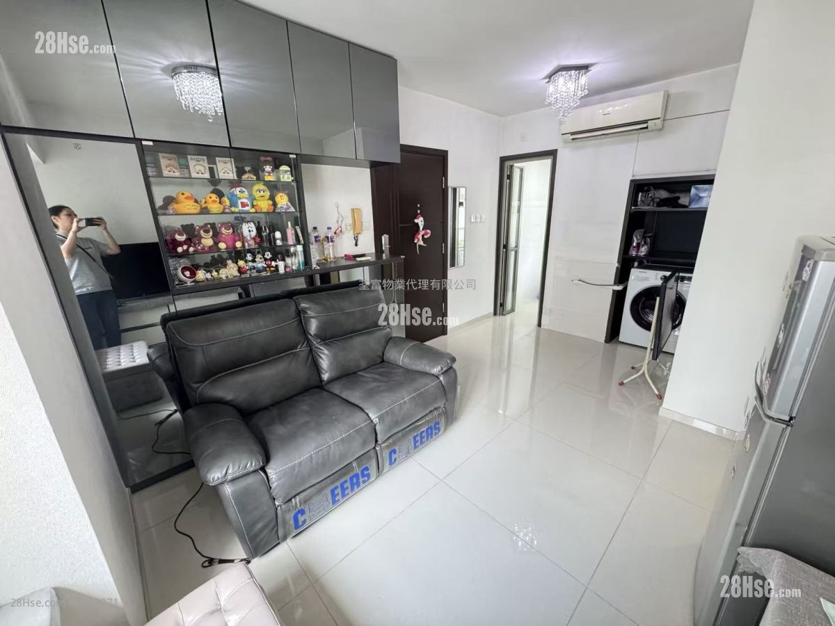 Tak Tai Court Sell 2 Bedrooms , 1 Bathroom 380 ft² ( 35.3 m² )