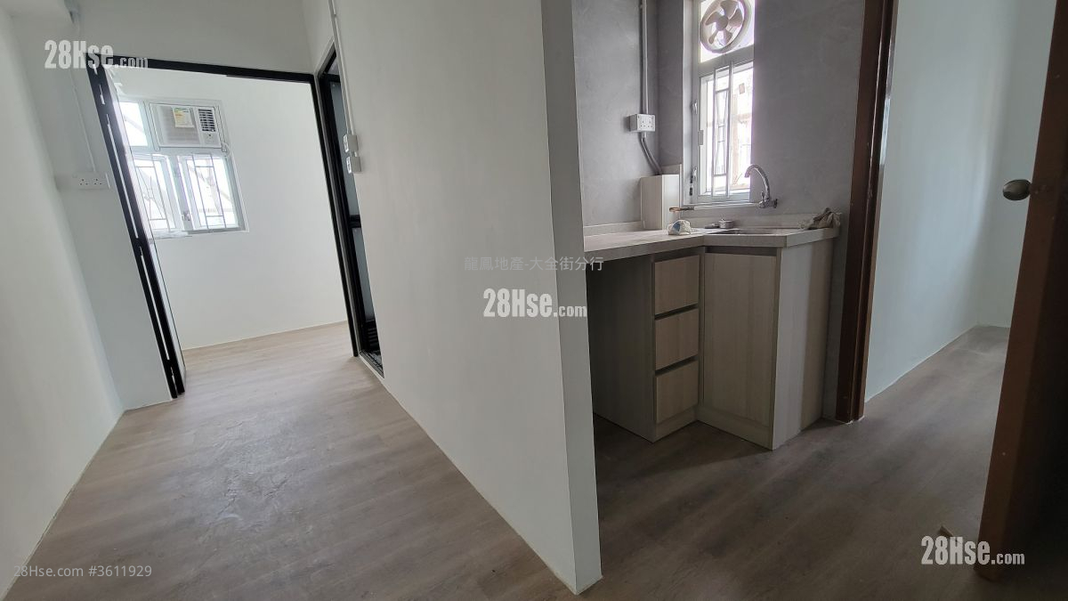 Tak Lee Building Rental 2 Bedrooms , 1 Bathroom 245 ft² ( 22.8 m² )