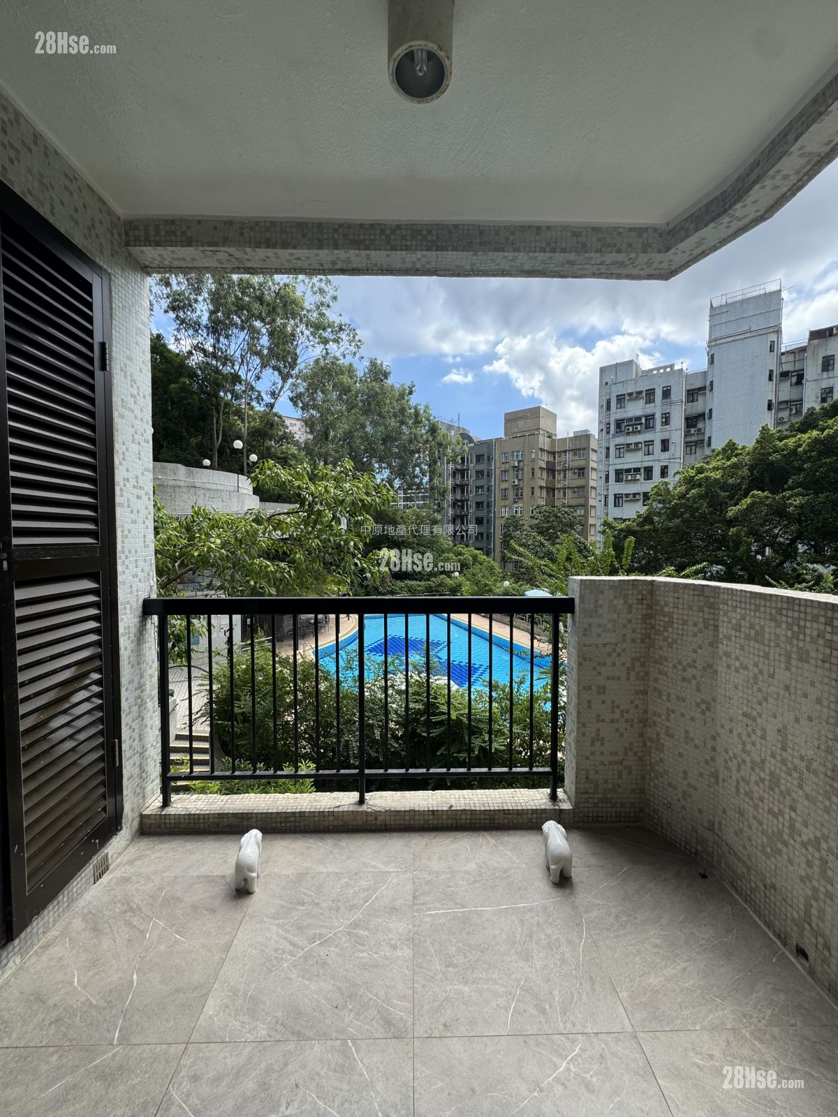 The Crescent Sell 4 Bedrooms 2,104 ft² ( 195.5 m² ) The Crescent Sell 4 Bedrooms 2,104 ft² ( 195.5 m² )