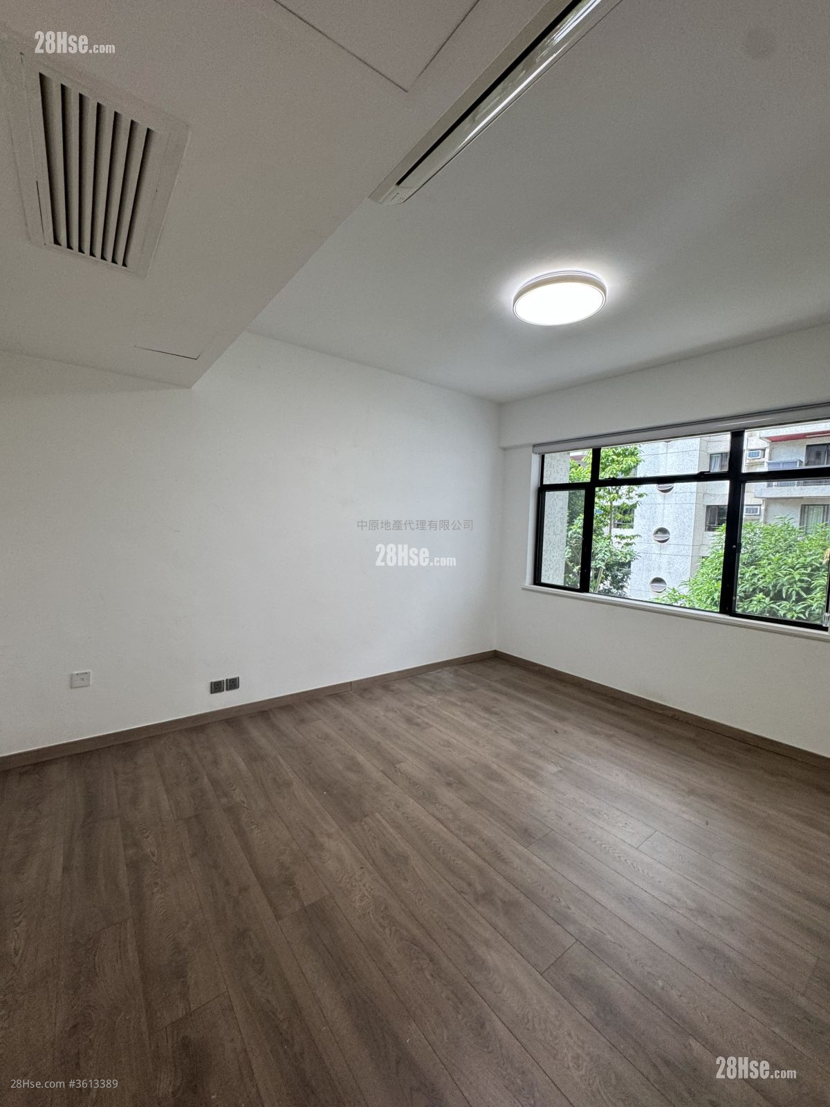 The Crescent Sell 4 Bedrooms 2,104 ft² ( 195.5 m² ) The Crescent Sell 4 Bedrooms 2,104 ft² ( 195.5 m² )
