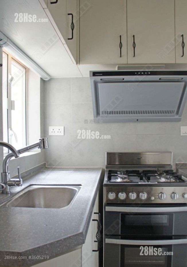 Good View Court Rental 561 ft² ( 52.1 m² )