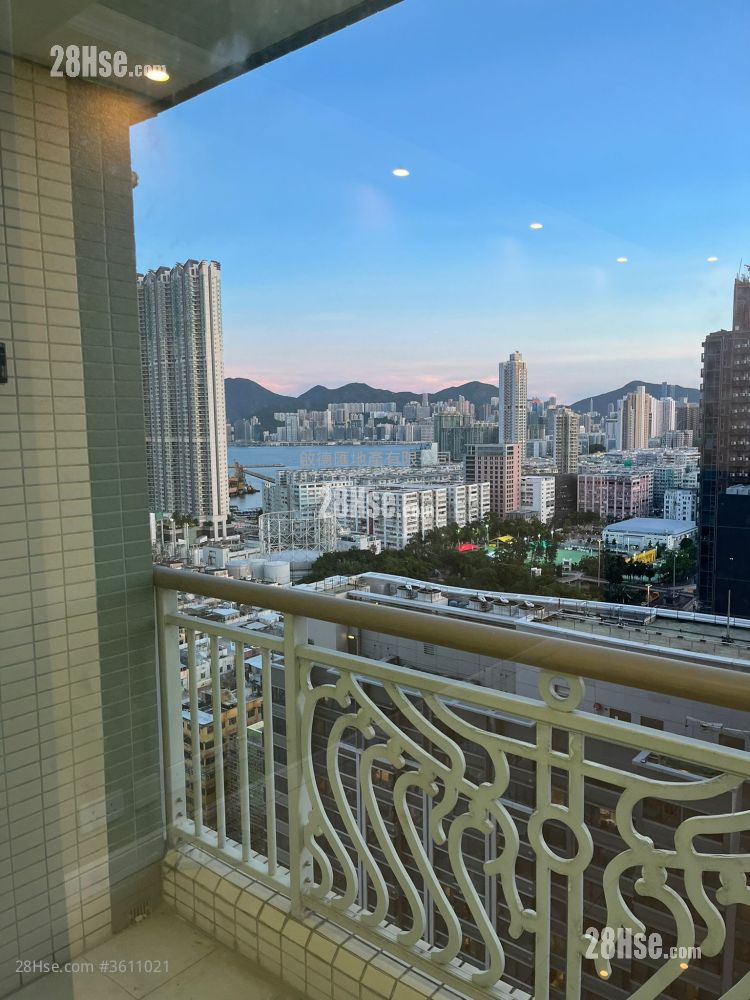 Sky Tower Sell 2 Bedrooms , 1 Bathroom 452 ft² ( 42.0 m² )