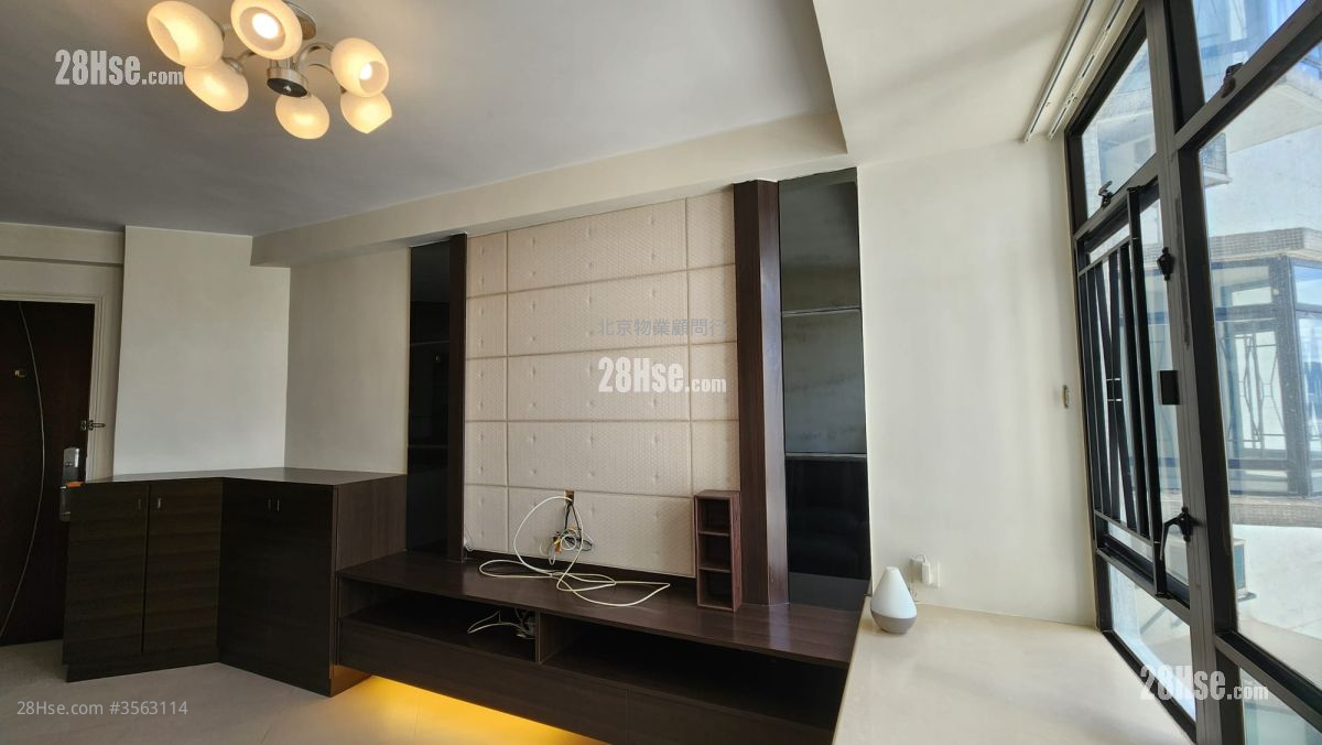 Kornhill Rental 2 Bedrooms , 1 Bathroom 505 ft² ( 46.9 m² ) Kornhill Rental 2 Bedrooms , 1 Bathroom 505 ft² ( 46.9 m² )