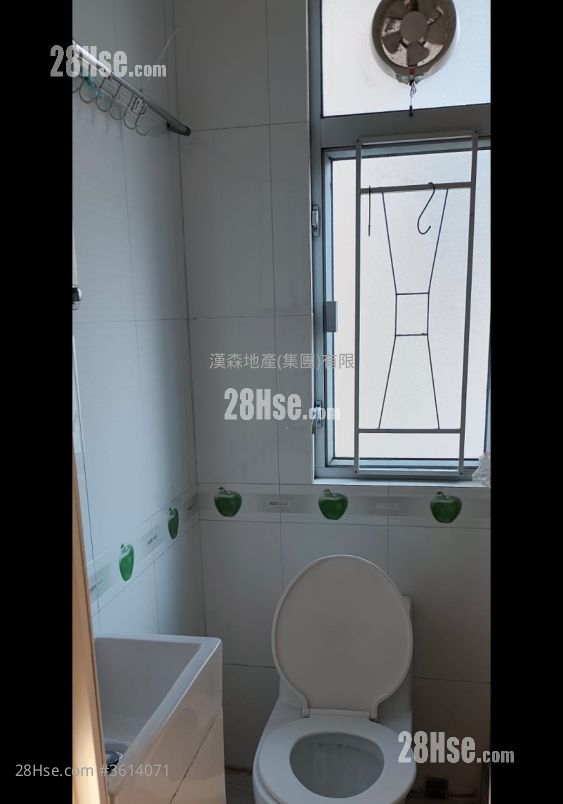 Hong Po Building Rental 2 Bedrooms , 1 Bathroom 358 ft² ( 33.3 m² ) Hong Po Building Rental 2 Bedrooms , 1 Bathroom 358 ft² ( 33.3 m² )