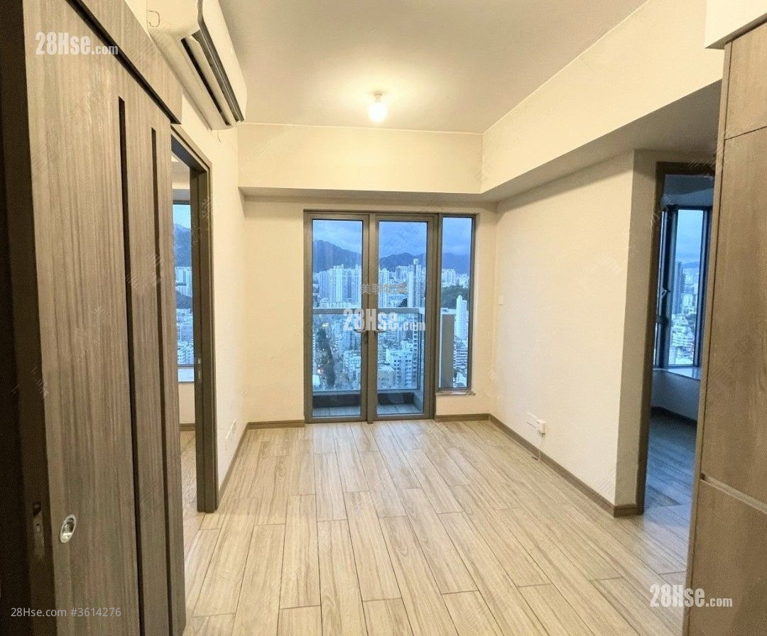 Park One Sell 3 Bedrooms , 1 Bathroom 418 ft² ( 38.8 m² ) Park One Sell 3 Bedrooms , 1 Bathroom 418 ft² ( 38.8 m² )