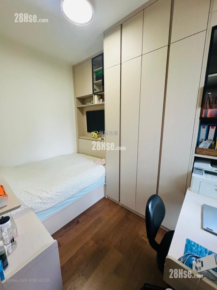 Le Point Sell 2 Bedrooms , 1 Bathroom 445 ft² ( 41.3 m² ) Le Point Sell 2 Bedrooms , 1 Bathroom 445 ft² ( 41.3 m² )