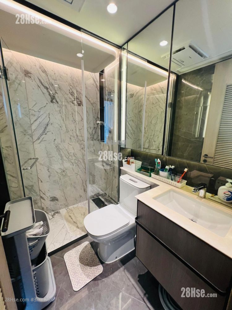 Le Point Sell 2 Bedrooms , 1 Bathroom 445 ft² ( 41.3 m² ) Le Point Sell 2 Bedrooms , 1 Bathroom 445 ft² ( 41.3 m² )